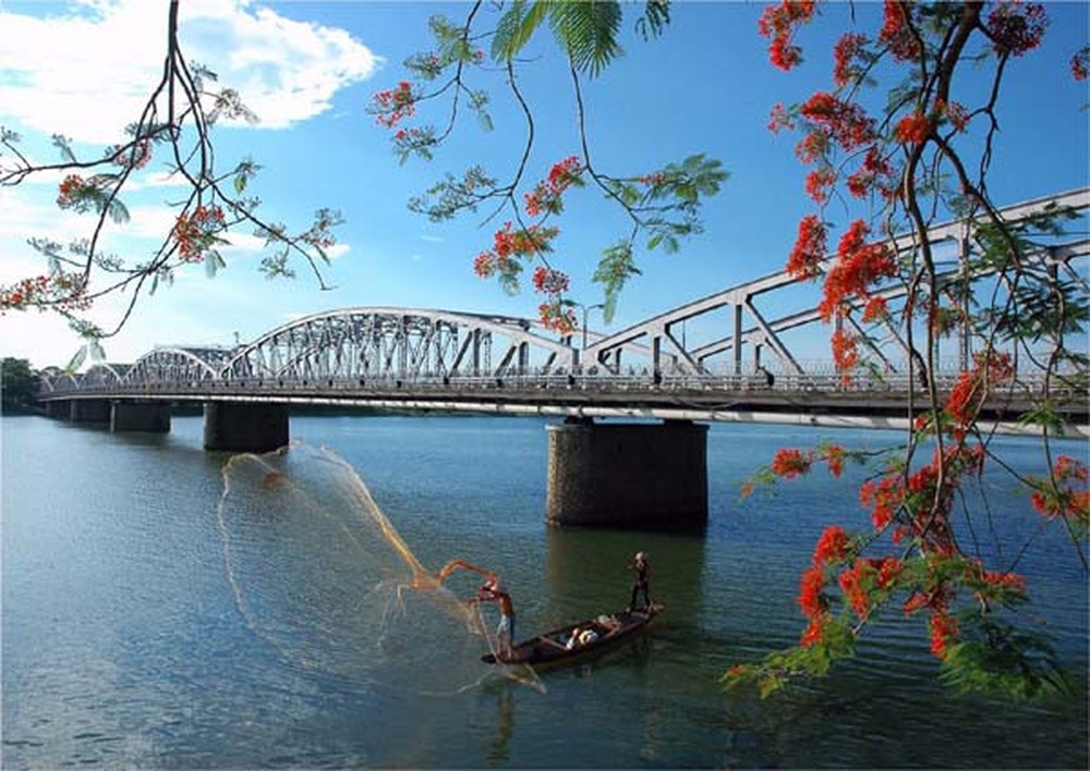 Sông Hương từng được bình chọn là 1 trong 5 địa điểm đến hấp dẫn nhất  Việt Nam