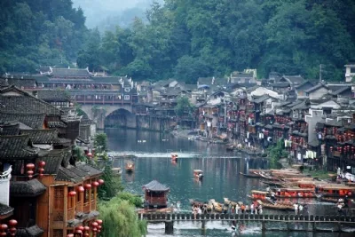 Hồ Chí Minh - Trương Gia Giới - Phượng Hoàng Cổ Trấn