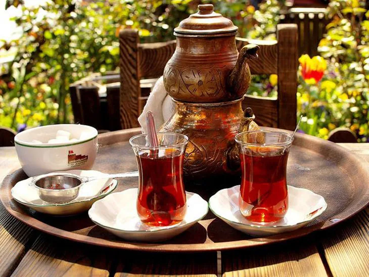 Trà táo là đồ uống nổi tiếng cuẩ Thổ Nhĩ Kỳ